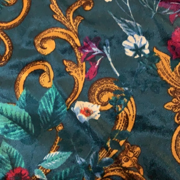 Beautiful Guess blouse - Picture 3 of 3